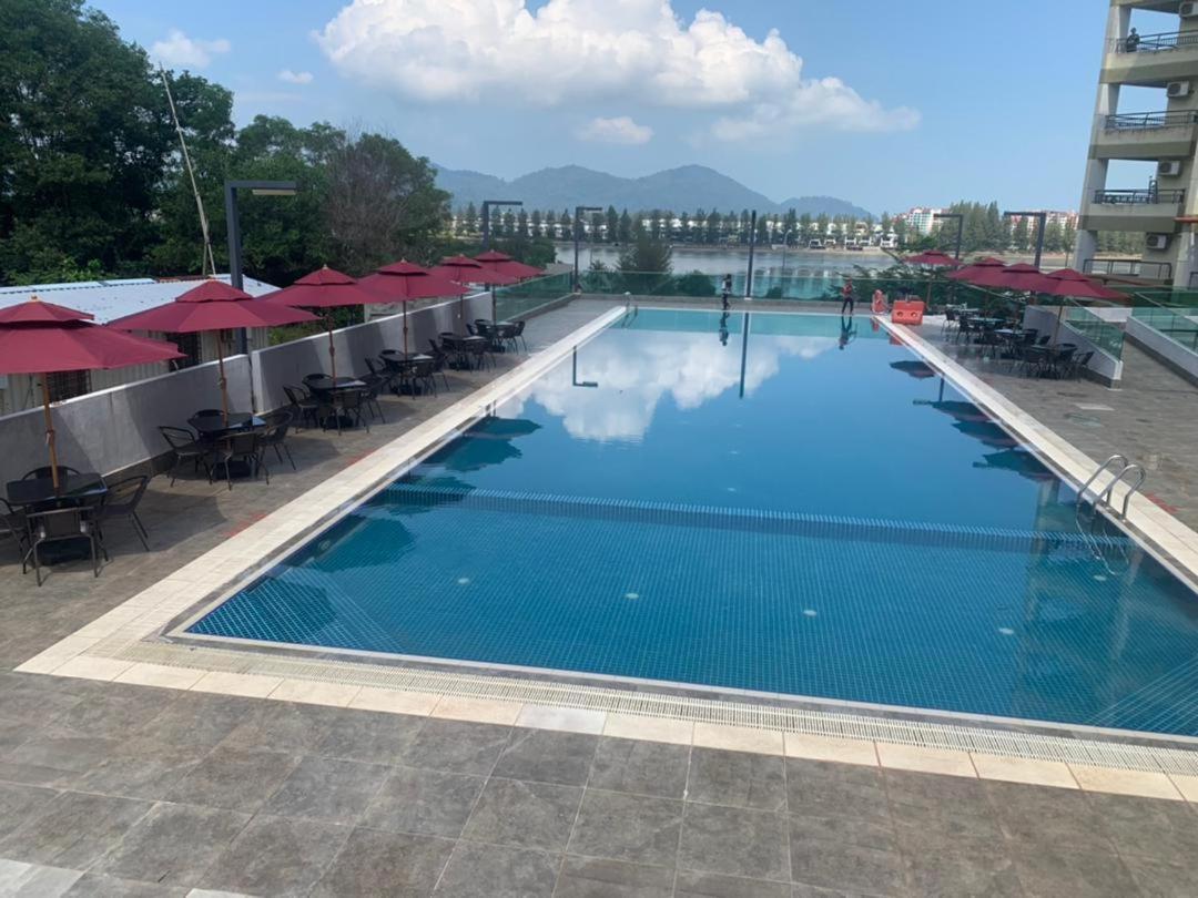 Marina Heights Hotel Residency Lumut Exterior photo